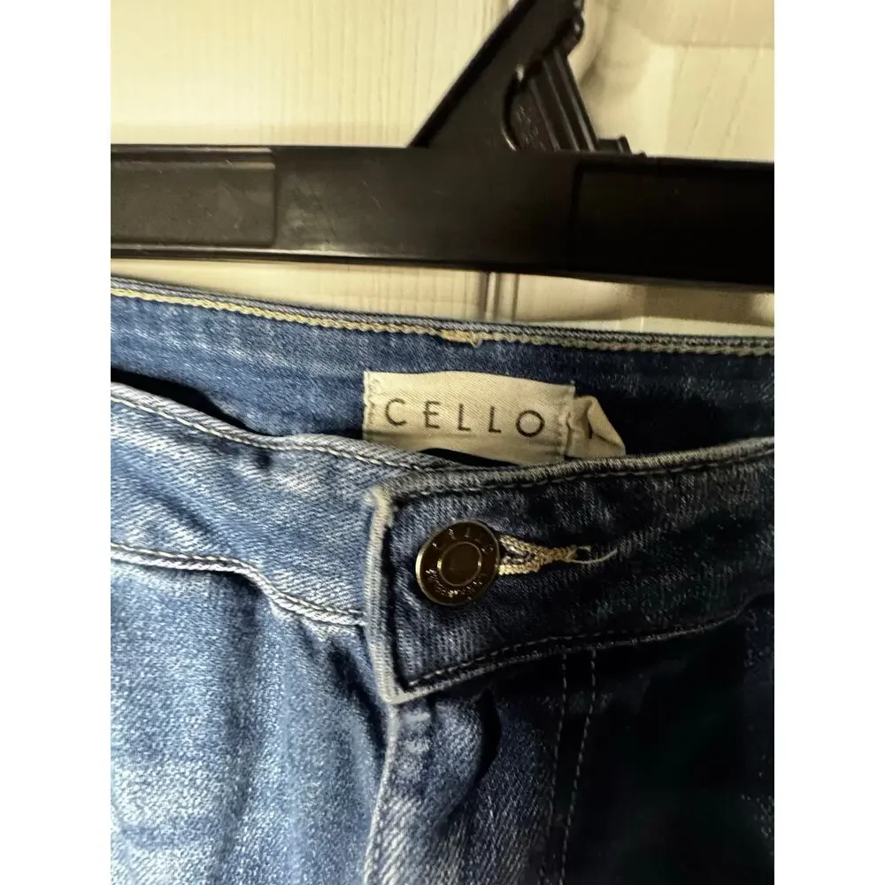 5/$25 EUC Cello Distressed Jeans Size 13